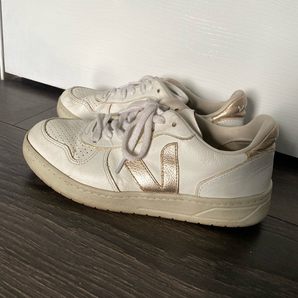 VEJA SNEAKERS